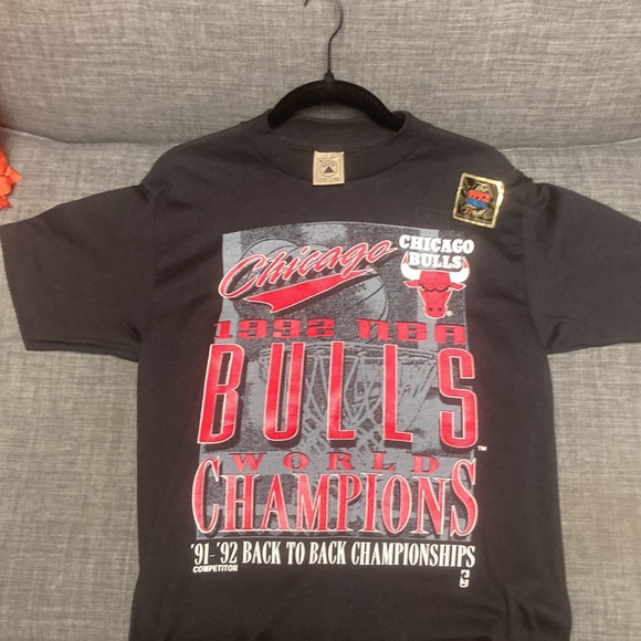 Vintage 1992 NBA Licensed Chicago Bulls World Championship T-shirt (Back 2 Back) - Picture 7 of 10